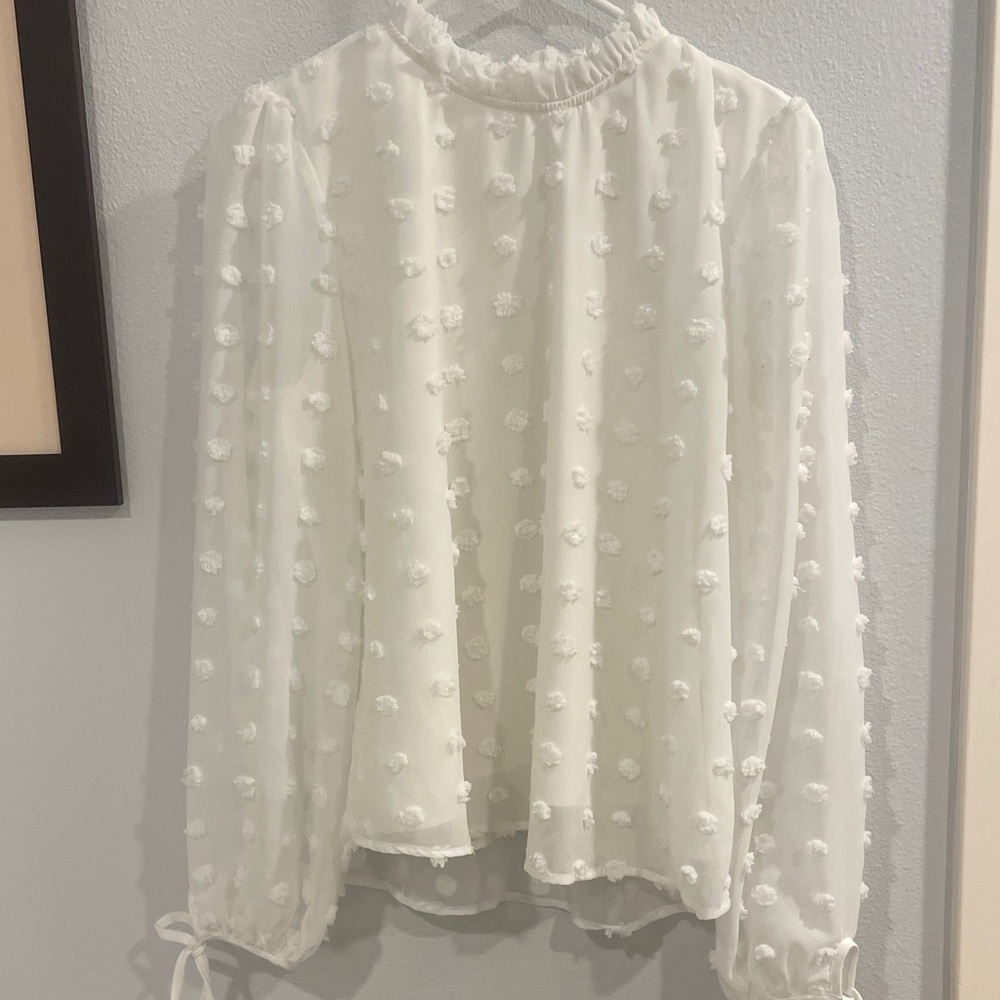 Chic White Textured Blouse